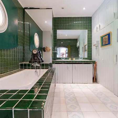 Maison Avec Piscine, Tennis, Sauna * Marsillargues